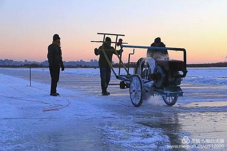 哈爾濱冬(dōng)季采冰 采冰工(gong)具