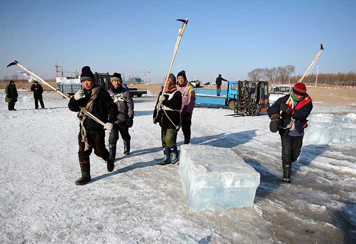 哈爾濱冬(dong)季采冰 采冰工(gong)具