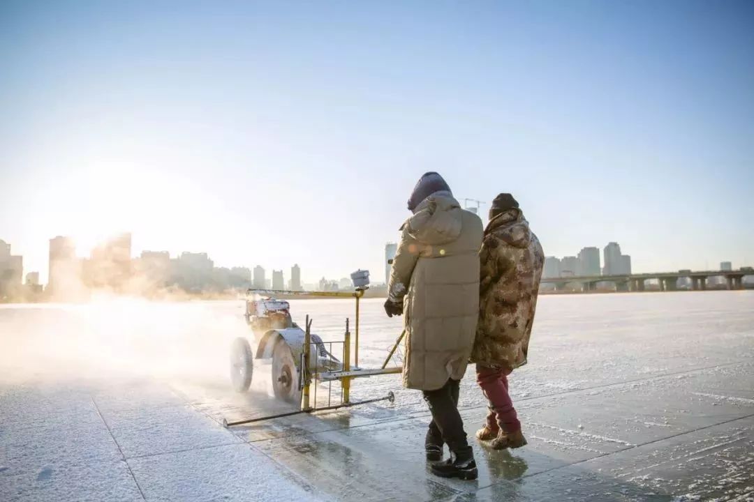 哈爾濱冬季采(cai)冰 采冰工具