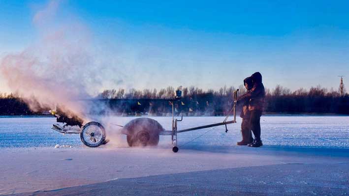 哈爾濱冬季采(cai)冰 采冰工具