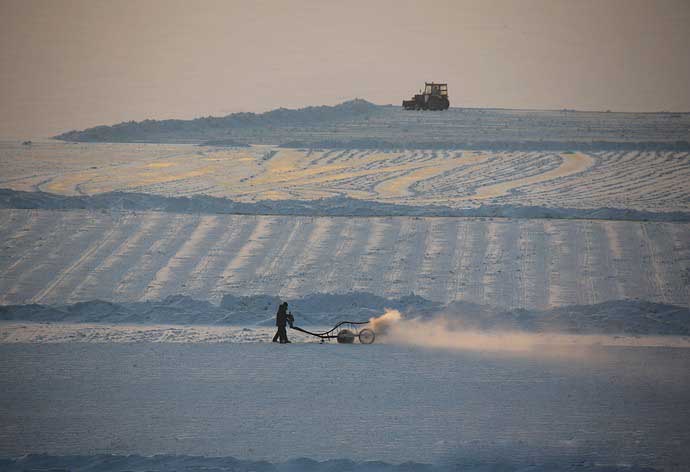 哈爾濱冬(dong)季采冰 采冰工(gong)具