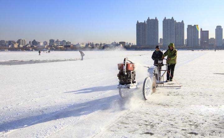 哈爾濱(bīn)冬季采冰 采(cǎi)冰工具