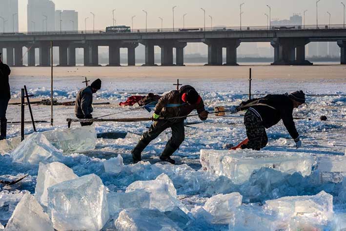 哈爾(ěr)濱冬季采冰 采(cai)冰工具